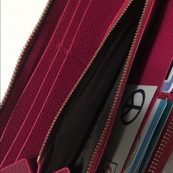 ❌❌SOLD❌❌ Authentic Gucci Wallet made in Italy 🇮🇹 - Picture 3 of 4